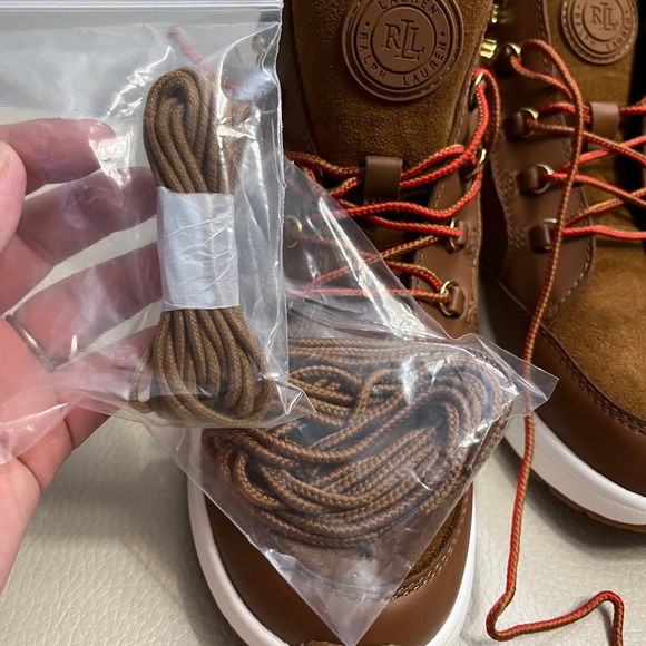 NWB - Lauren Ralph Lauren Women's Rylee Hiker Suede Sneaker - EU 40/US 8.5 - Picture 11 of 14